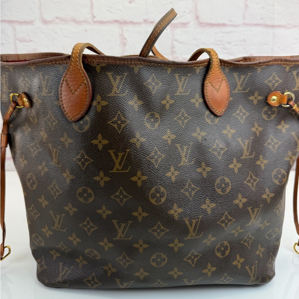 Louis Vuitton Neverfull Monogram MM Tote - Picture 5 of 12